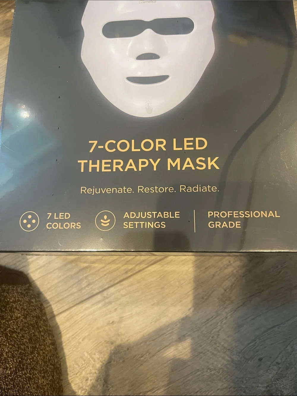 New D24K White 7-Color LED Therapy Face Mask - Picture 3 of 4